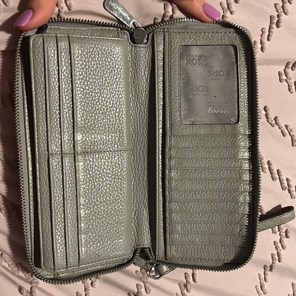 Michael Kors Wallet - Picture 3 of 5